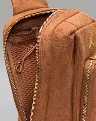 NIKE公式】ジョーダン スエード モノグラム スリングバッグ (3L